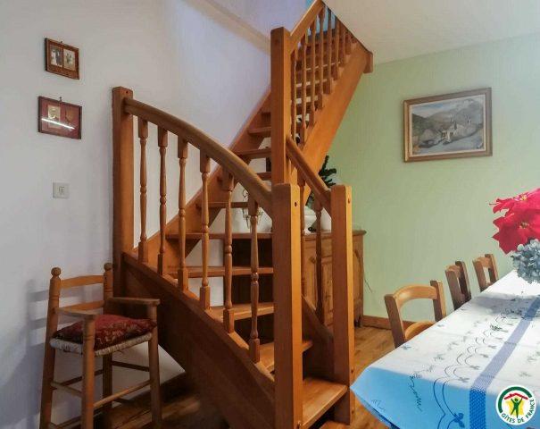 31G100527-bfbd75d96c4547b6b037f40d3966d859