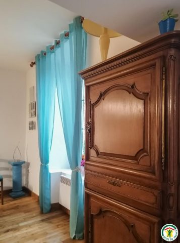 31G100527-c15e6de2f3744193b911fdb3cf3d36eb