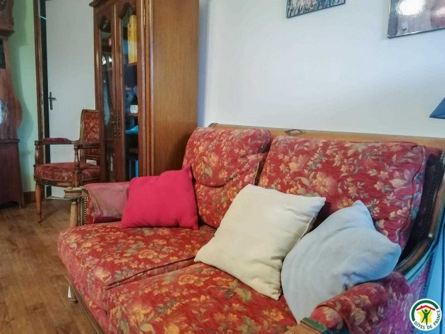 31G100527-f6155444b5084a17bc105154bbf984d1