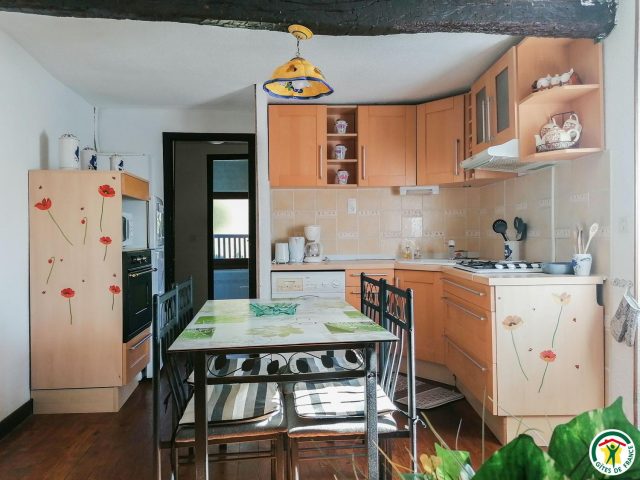 31G100544-4464231706f7414fa71e422f1d5a81b7