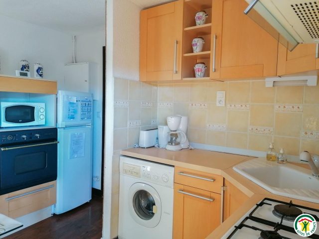 31G100544-6970793fc21c4010b037beefd949ed8e