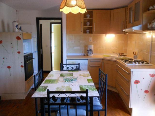 31G100544-a16af1d304c84bcaaa92cfba599b8b18