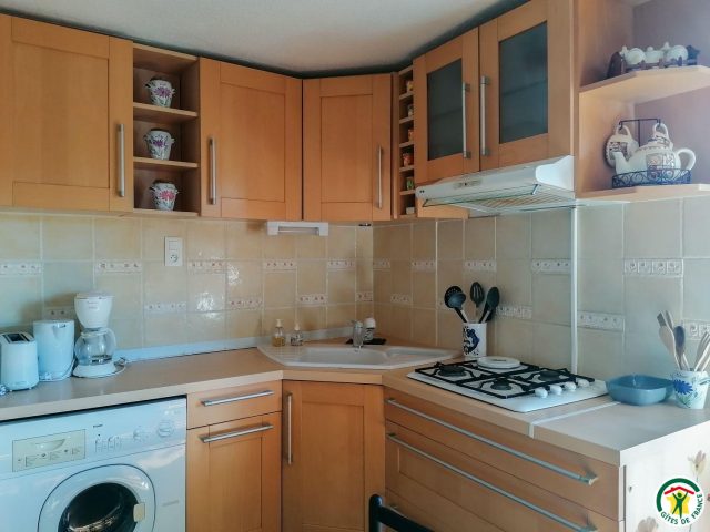 31G100544-f9271a07322a480cbe8b24dbd6b7eb6a