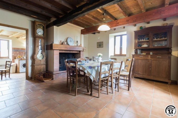 31G100545-13a9a9baa8aa4a02a0c793093c51d511