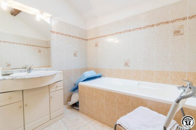 31G100545-1fc669cba4fb4776bbb6dfb05a8378bf