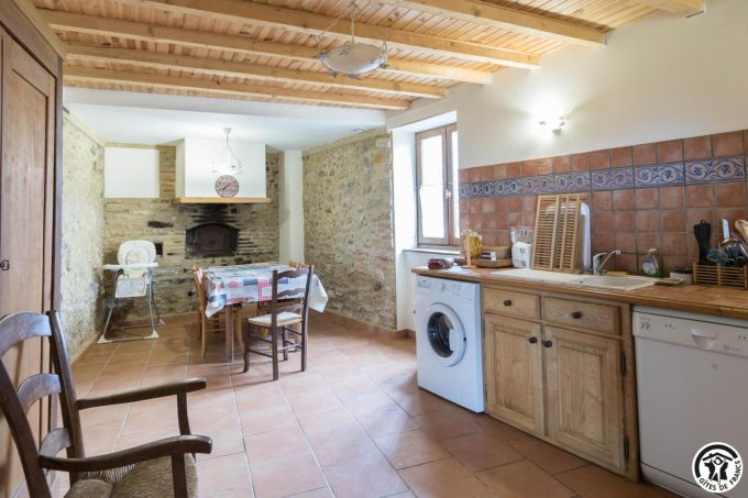 31G100545-744622b1b444430688df0867a0d39271