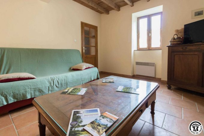 31G100545-c5ec8ce2209c48b583a97cc070e1fc1e