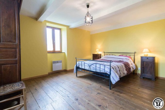 31G100545-ceb721995ca248708a1eb63dcde7a597