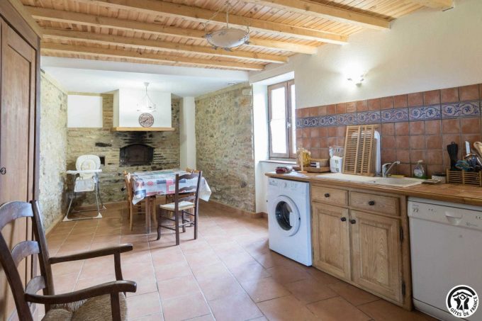 31G100545-eb3cd27ef6364277b158a0fb7f5f9f06