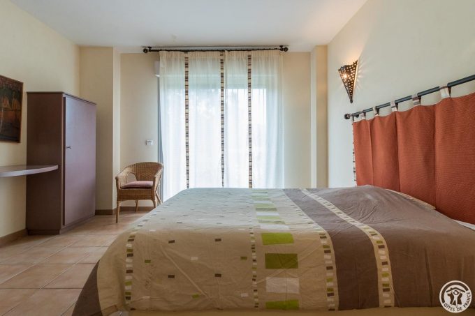 31G100587-15aa167b3f624d778e9fa6d5589b3d54