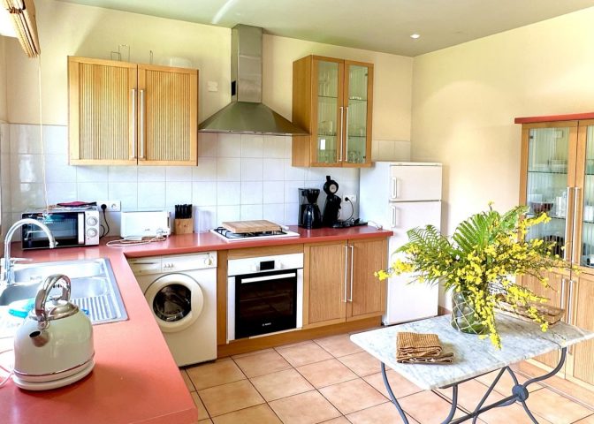 31G100587-67983b9595fa423e80a6546fd3b4549b