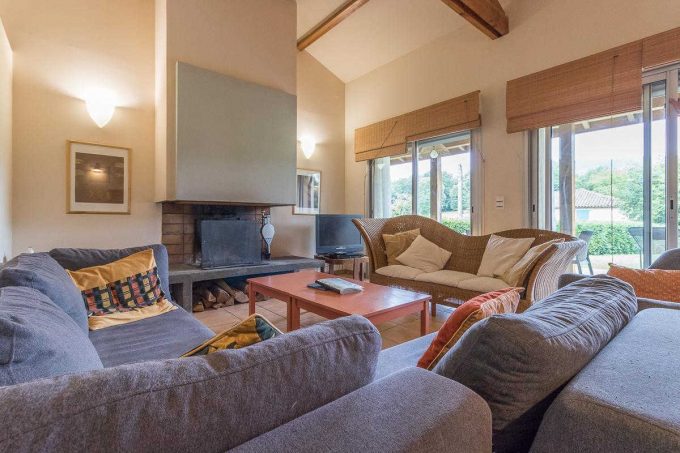 31G100587-937f0e85f18f4b4d8dcfe3ae7052ed2f