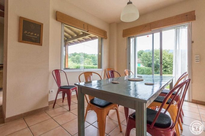 31G100587-ba292e28d31c451d870566d49157bf74