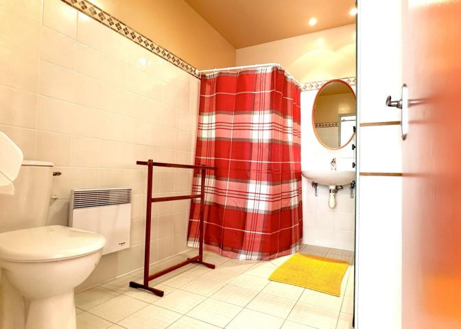 31G100587-f1e4d8706dab497f9826bd3f2b199672