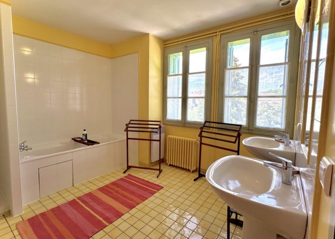 31G100587-fb4918b326d5451792d9108d34932bdc