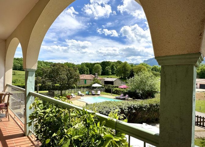 31G100588-2683e3350ac34623a1e40d21625c8bc5