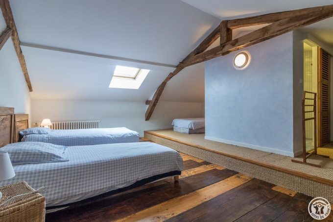 31G100588-4cd9af300c904ea38897db5c5898daae