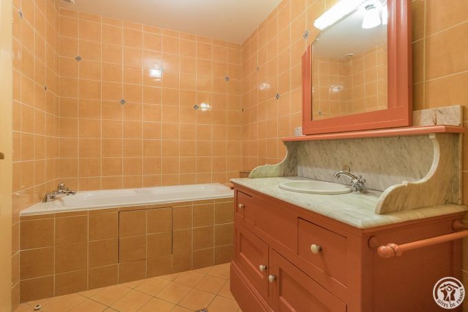 31G100588-7f8ae76f657c44bda708b6d5572bd464