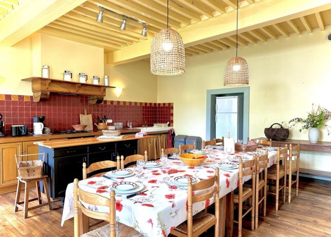 31G100588-81265cd2dceb49efb888e86bbf46fc65