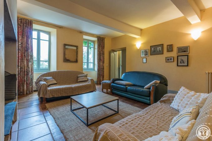 31G100588-a210f659e8744dd0b0f69f4564f74292