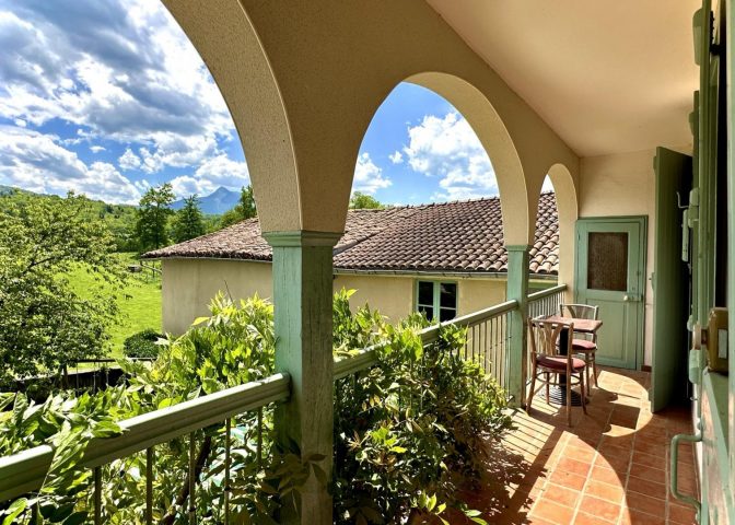 31G100588-e3b4b20d54ed445391dbbb8a6e0942e5