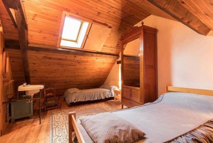 31G100592-645114cf426a442fa58f85941a1a0899