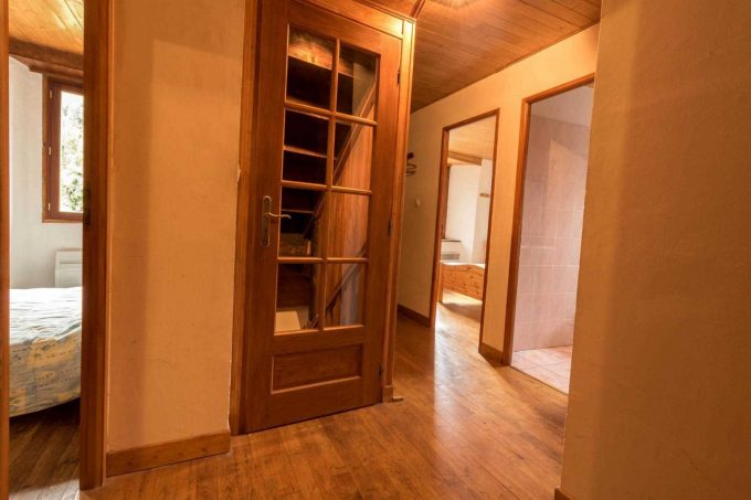 31G100592-6e8e06dac0f9465484c2221272bfbdf3