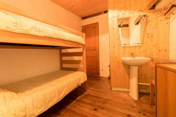 31G100592-7ce1129ecae044dbaa01dee8d3ba95d5