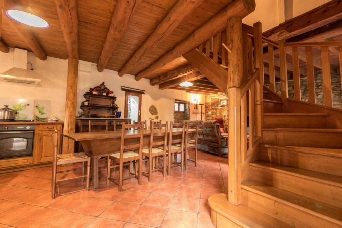 31G100592-98cd8b270a464cbf86832e765b70d43a