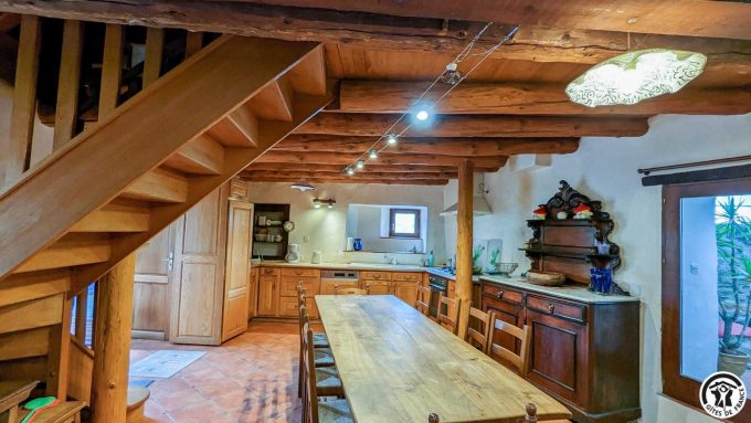 31G100592-ba55b3f9e1094c9ba26a946ab4994c2e