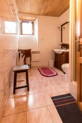 31G100592-f88b1c1b21a6469cb4d844daab39bcec