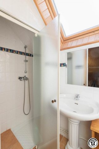 31G100612-0d0b64cd0f58486fb108127cefef67ec