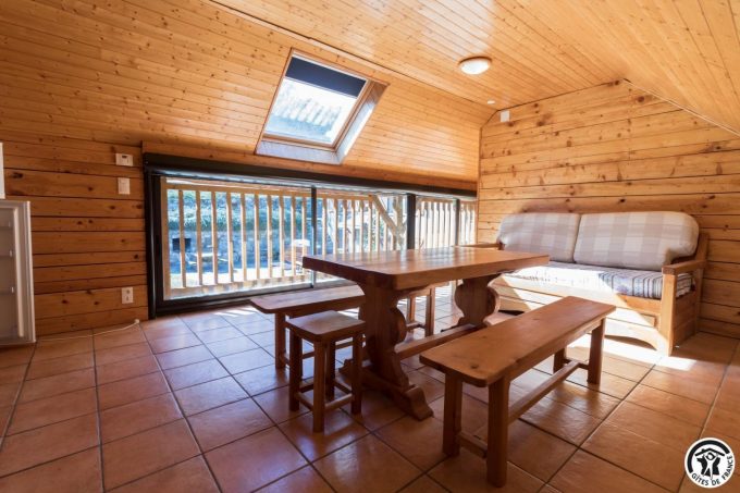 31G100612-307fc1f5cf9549a9afff59efae608136