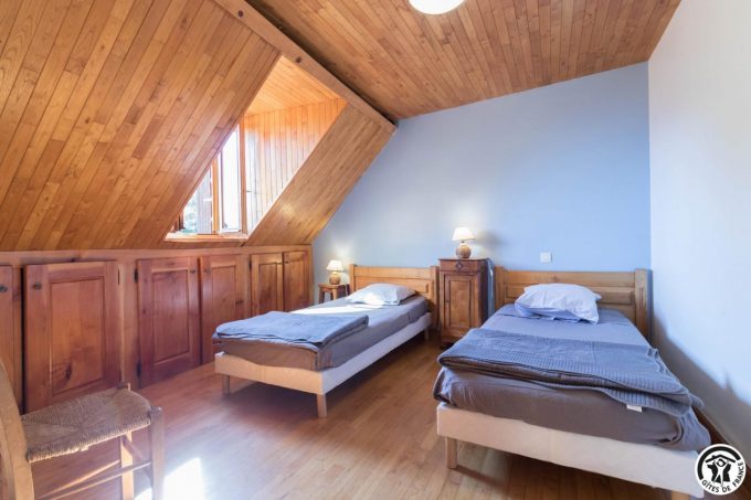 31G100612-436406ed6b0c4ccaaa06e94edd9d907a