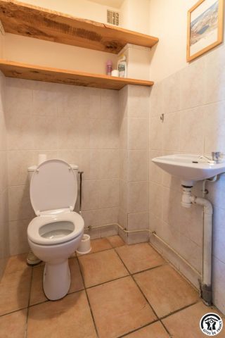 31G100612-68e1eeeb540d483f81ccedbb9f0e2a6e