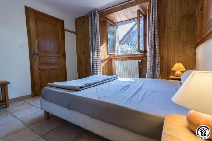 31G100612-7765dad0649b4ce995f491aa3f9fab03