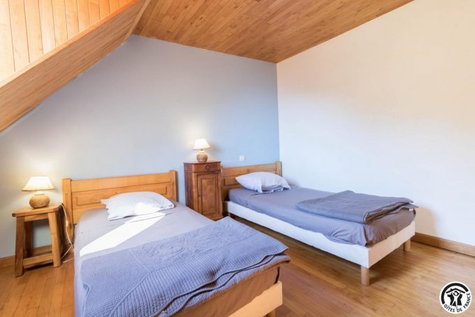 31G100612-d977d6ec1d624c98a3956dbbf650447a