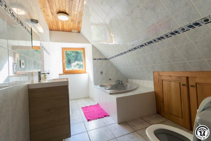 31G100612-e396963d683e455bb6e5eef029871444