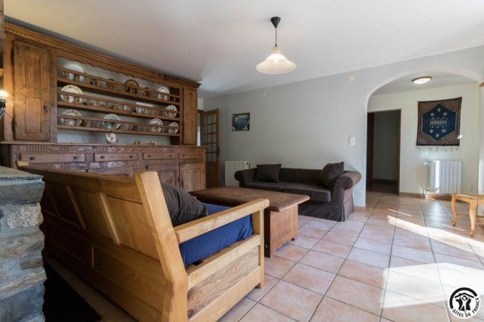 31G100612-e91237c391b74b04aebaa9f445fba79d