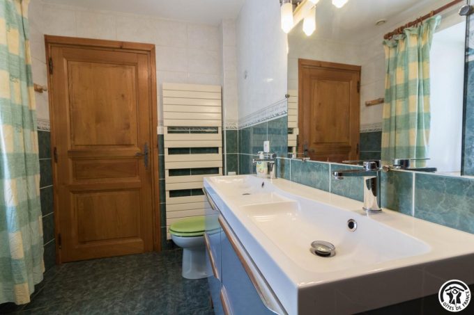 31G100612-f23aa7a2837d4b588d8c46ae0c309bc8