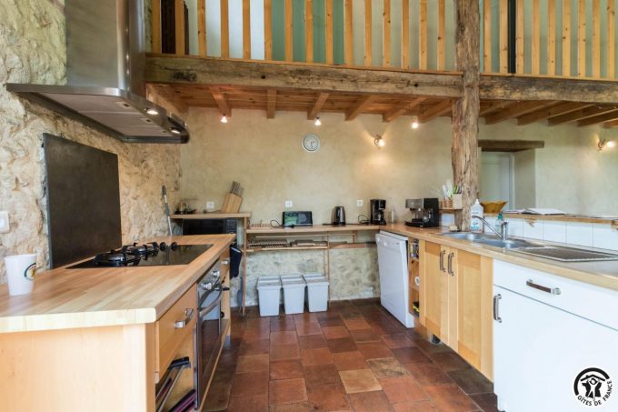 31G100621-20ce89cf6fce4a3a82e64c28792e6349