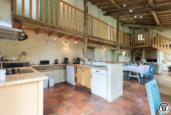 31G100621-43249c40147140bca2b082413c6dc146