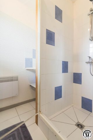 31G100621-5ee3ee4d094d4e1fac219303a4fac8c4