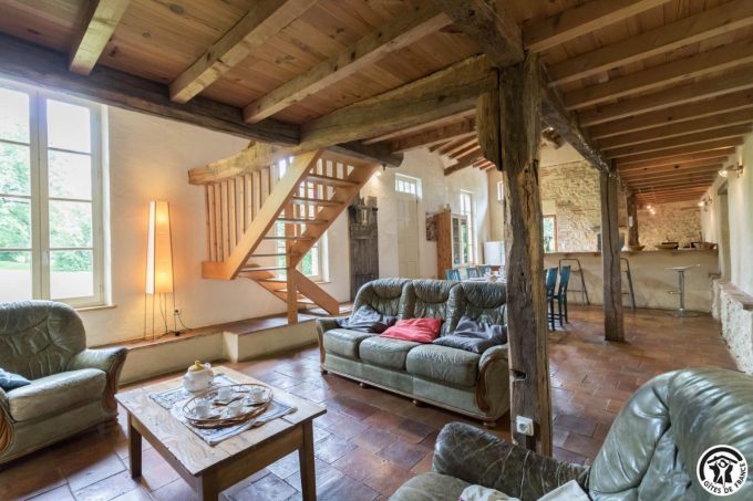 31G100621-a37f9eef8f3e497ebd7f7e9d6feb467e