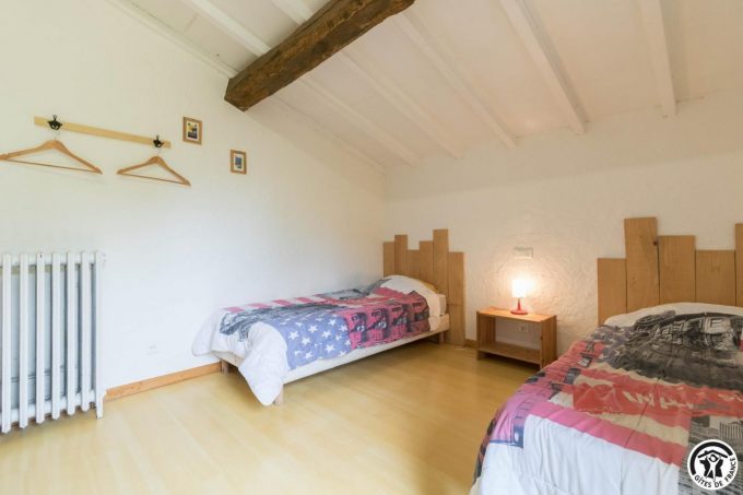 31G100621-bc46e0392deb444c895053216850d937