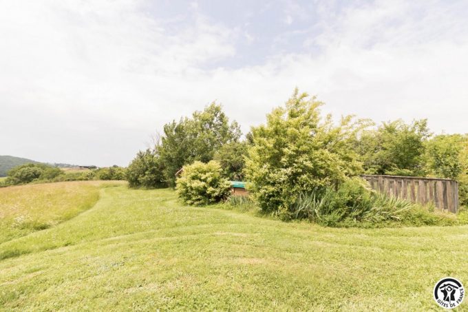 31G100621-e05b04ae1f1e471daf357ed014cf139e