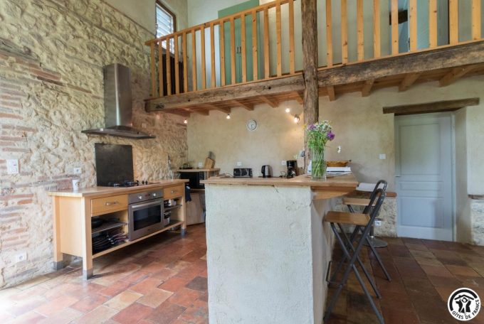 31G100621-e2fa3e3e665742e2ba6d1eb69ae5c498