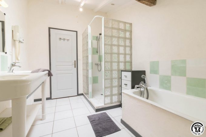 31G100621-f9f8854deb3b4080a30ef47a5a9bd171