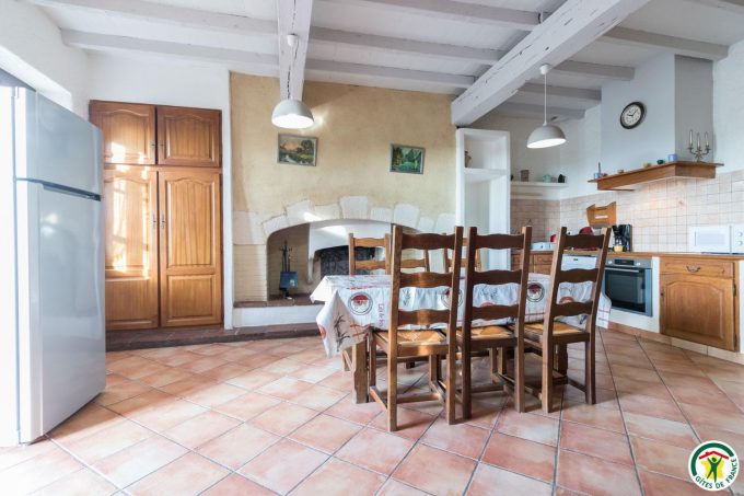 31G100642-0bc95923836040afb87af1fd675b5549