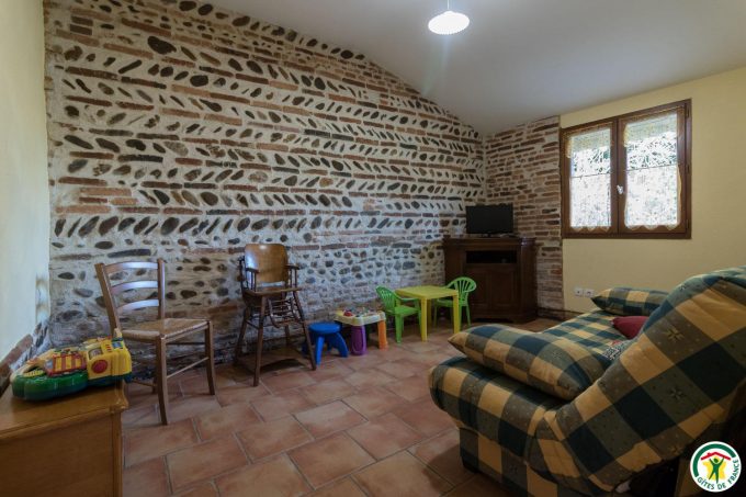 31G100642-2f8a6a49bf004554a291d1f0dd863645